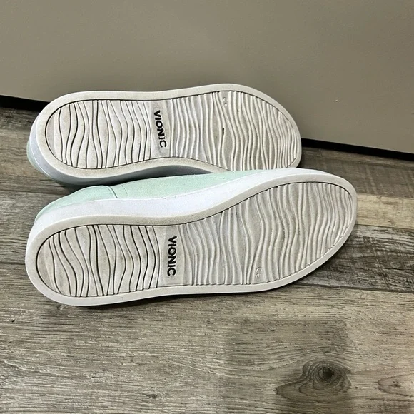 Vionic Keke women's supportive sneakers light blue suede with ribbon laces - Picture 6 of 7